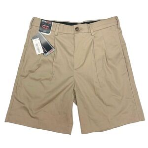 Roundtree & Yorke TravelSmart Pleated Easy Care Khaki Mens Shorts Size 32 NEW